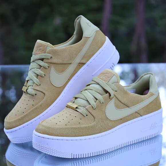 Nike Air Force 1 Sage Low Celery Women’s Size 8.5 - Picture 4 of 13